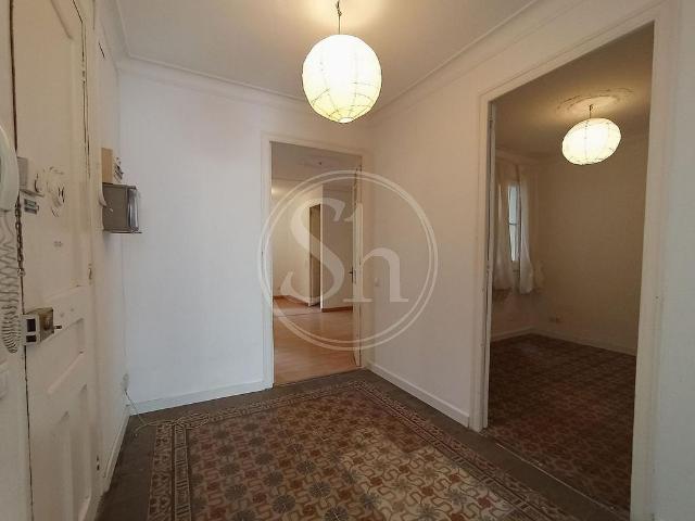 Piso en alquiler en calle Del Perill, Barcelona, de 62 m² 3 habitaciones por 1.650