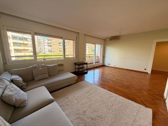Piso en alquiler en calle Del Pisuerga, Barcelona, de 161 m² 4 habitaciones por 2.540