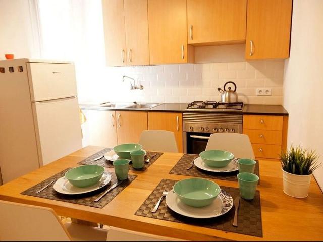 Piso en alquiler en calle Del Poeta Cabanyes, Barcelona, de 61 m² 2 habitaciones por 1.300