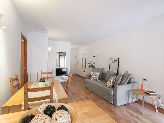Piso en alquiler en calle Del Poeta Cabanyes, Barcelona, de 70 m² 2 habitaciones por 1.395