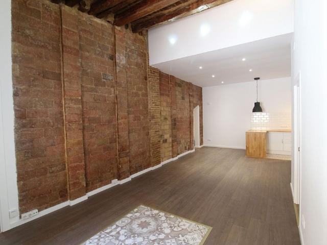 Piso en alquiler en calle Del Rec Comtal, Barcelona, de 103 m² 2 habitaciones por 1.674