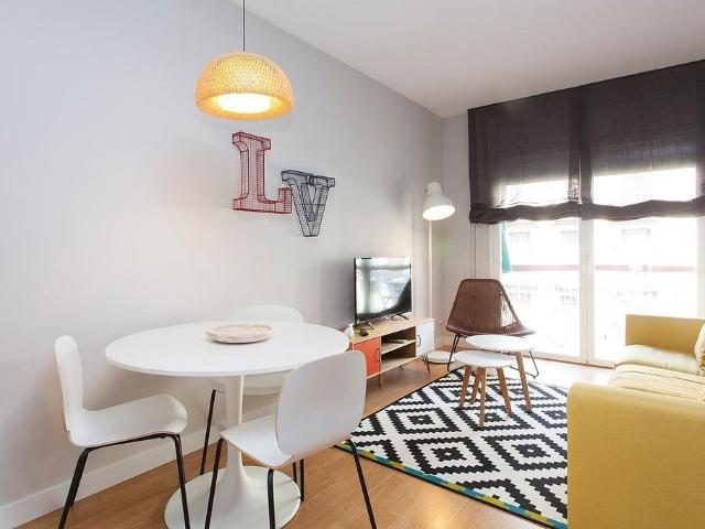Piso en alquiler en calle Del Rosselló, Barcelona, de 61 m² 3 habitaciones por 1.995