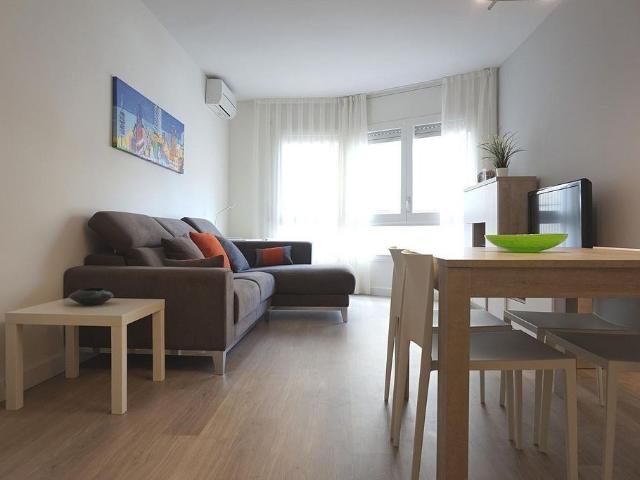 Piso en alquiler en calle Del Rosselló, Barcelona, de 64 m² 2 habitaciones por 1.495