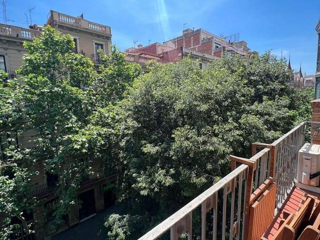 Piso en alquiler en calle Del Rosselló, Barcelona, de 65 m² 2 habitaciones por 1.800