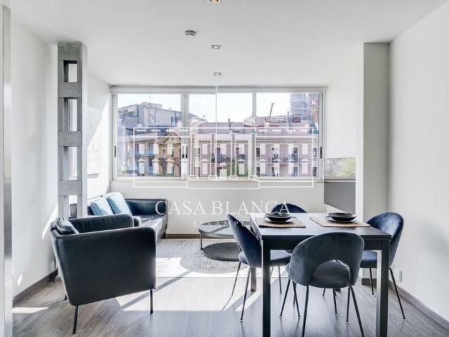 Piso en alquiler en calle Del Rosselló, Barcelona, de 65 m² 2 habitaciones por 1.900