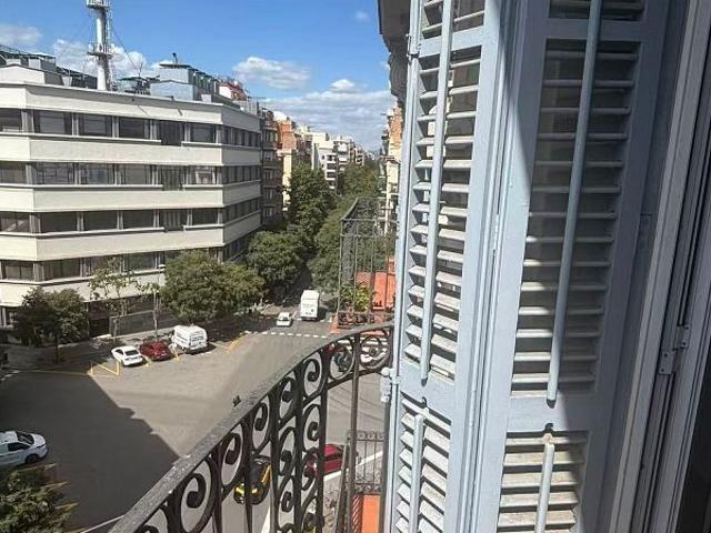 Piso en alquiler en calle Del Rosselló, Barcelona, de 65 m² 3 habitaciones por 2.300