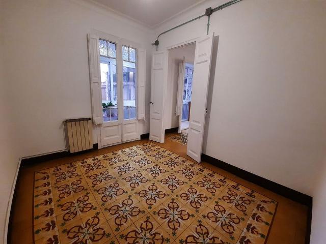 Piso en alquiler en calle Del Rosselló, Barcelona, de 69 m² 2 habitaciones por 1.500