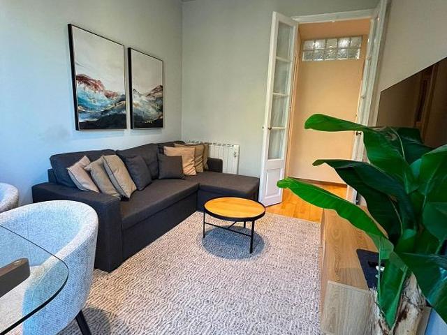 Piso en alquiler en calle Del Rosselló, Barcelona, de 70 m² 2 habitaciones por 1.800
