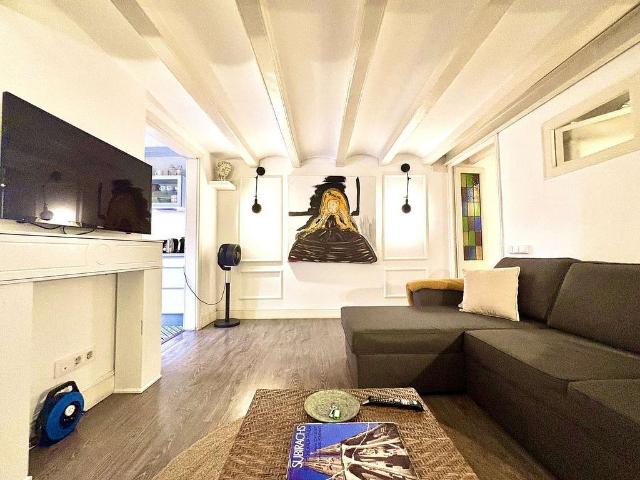 Piso en alquiler en calle Del Rosselló, Barcelona, de 70 m² 2 habitaciones por 2.775