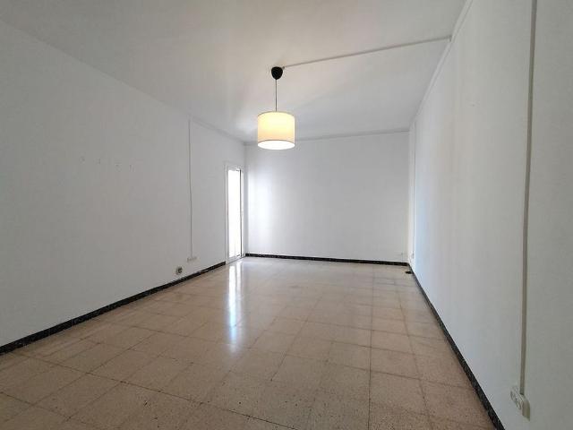 Piso en alquiler en calle Del Rosselló, Barcelona, de 70 m² 3 habitaciones por 1.076