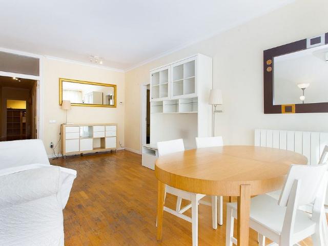 Piso en alquiler en calle Del Rosselló, Barcelona, de 80 m² 2 habitaciones por 1.700