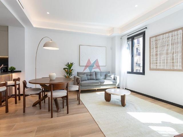 Piso en alquiler en calle Del Rosselló, Barcelona, de 83 m² 3 habitaciones por 2.092