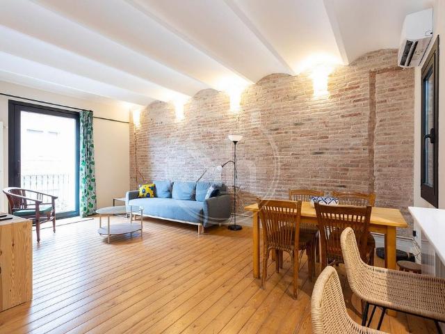 Piso en alquiler en calle Del Sant Crist, Barcelona, de 67 m² 2 habitaciones por 1.495