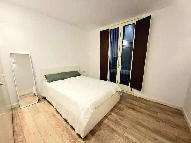 Piso en alquiler en calle Dels Escudellers, Barcelona, de 95 m² 2 habitaciones por 1.482
