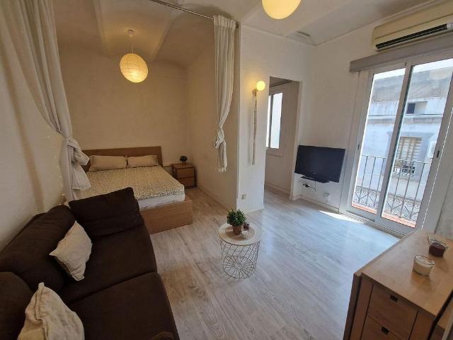 Estudio en alquiler en calle Dels Safareigs, Barcelona, de 34 m² por 1.200