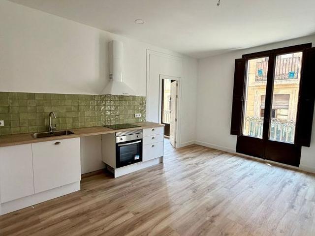 Piso en alquiler en calle Dels Tallers, Barcelona, de 118 m² 3 habitaciones por 2.120