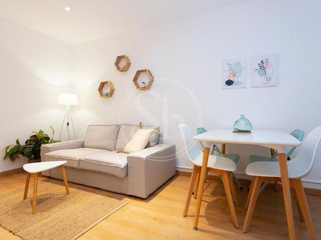 Piso en alquiler en calle D'en Tarròs, Barcelona, de 32 m² 1 habitación por 1.195