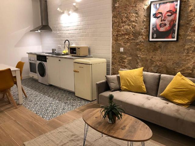 Piso en alquiler en calle D'en Llàstics, Barcelona, de 35 m² 2 habitaciones por 1.400