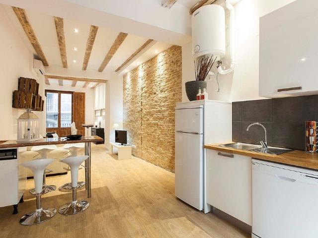 Piso en alquiler en calle D'en Serra, Barcelona, de 68 m² 2 habitaciones por 1.493