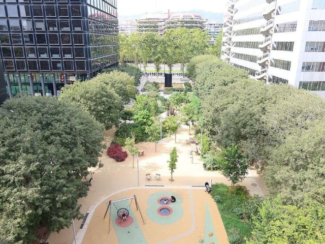 Piso en alquiler en calle D'europa, Barcelona, de 79 m² 4 habitaciones por 1.442
