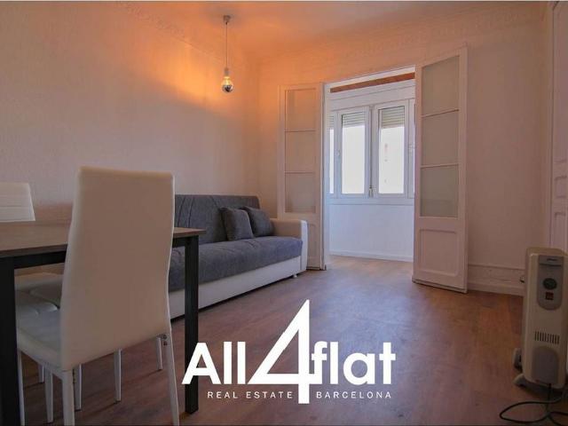 Piso en alquiler en calle D'hostafrancs, Barcelona, de 50 m² 3 habitaciones por 1.000