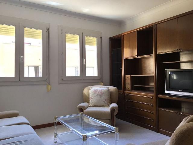 Piso en alquiler en calle Doctor Antic Roca, Girona, de 90 m² 4 habitaciones por 1.225