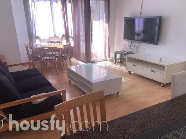 Piso en alquiler en calle D'olzinelles, Barcelona, de 87 m² 4 habitaciones por 1.298
