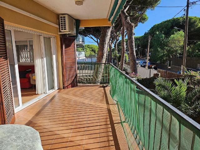 Piso en alquiler en calle Dotze, Castelldefels, de 55 m² 2 habitaciones por 2.400