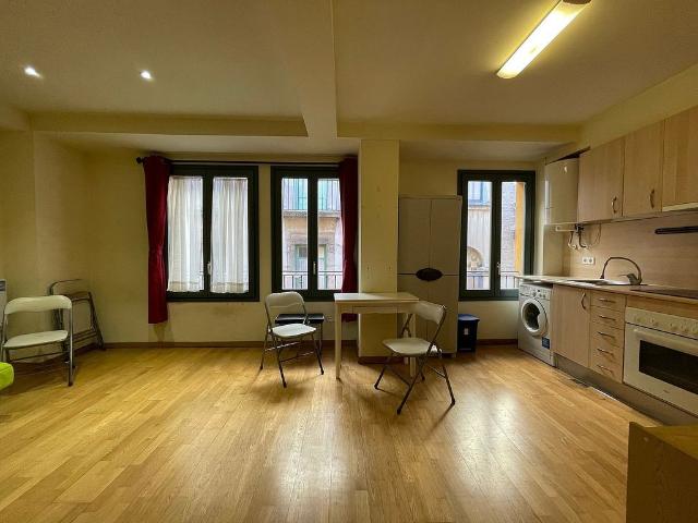Piso en alquiler en calle Ferreries Velles, Girona, de 35 m² 1 habitación por 680