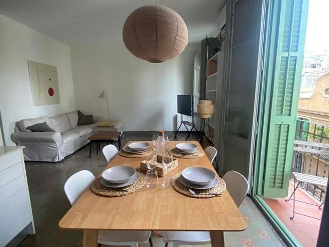 Piso en alquiler en calle Gran de Gràcia, Barcelona, de 85 m² 2 habitaciones por 1.600