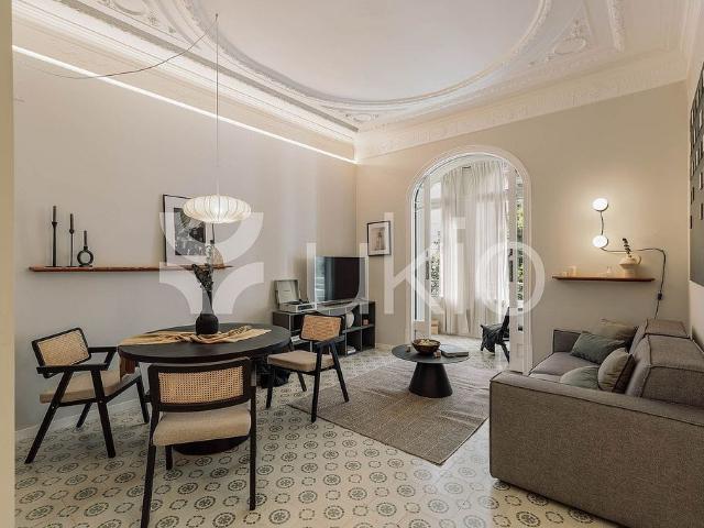 Piso en alquiler en calle Gran de Gràcia, Barcelona, de 90 m² 2 habitaciones por 3.360