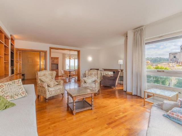 Piso en alquiler en calle Gran Via de Jaume I, Girona, de 220 m² 5 habitaciones por 2.200