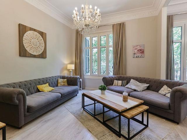 Piso en alquiler en calle Gran Via de Les Corts Catalanes, Barcelona, de 146 m² 4 habitaciones por 3.300