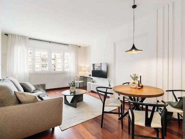 Piso en alquiler en calle Gran Via de Les Corts Catalanes, Barcelona, de 10 m² 3 habitaciones por 2.156