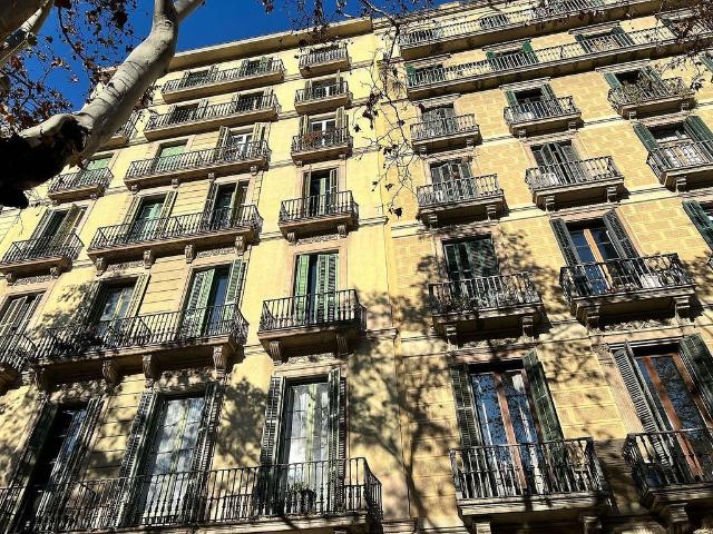 Piso en alquiler en calle Gran Via de Les Corts Catalanes, Barcelona, de 128 m² 5 habitaciones por 2.700