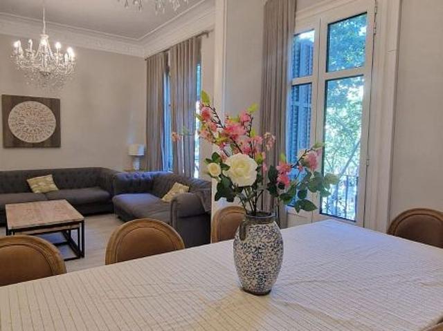 Piso en alquiler en calle Gran Via de Les Corts Catalanes, Barcelona, de 130 m² 4 habitaciones por 3.200