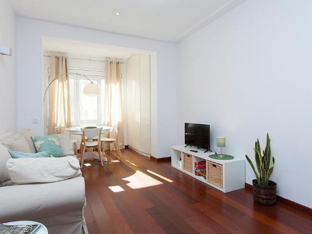Piso en alquiler en calle Gran Via de Les Corts Catalanes, Barcelona, de 53 m² 1 habitación por 1.495