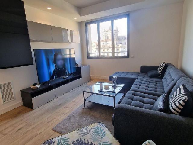Piso en alquiler en calle Gran Via de Les Corts Catalanes, Barcelona, de 65 m² 2 habitaciones por 2.350