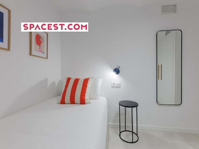 Piso en alquiler en calle Gran Via de Les Corts Catalanes, Barcelona, de 65 m² 2 habitaciones por 2.990
