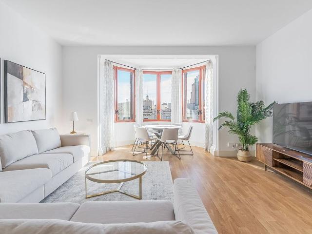 Piso en alquiler en calle Gran Via de Les Corts Catalanes, Barcelona, de 80 m² 2 habitaciones por 2.500