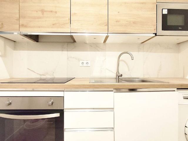 Piso en alquiler en calle Gran Via de Les Corts Catalanes, Barcelona, de 95 m² 4 habitaciones por 2.800