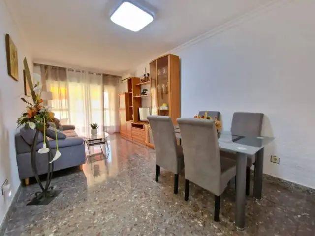 Piso en alquiler en Calle Isla de Arosa