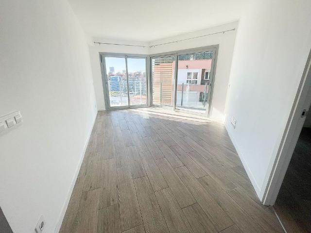 Piso en alquiler en calle Jacint Verdaguer, Hospitalet de Llobregat, L´, de 55 m² 2 habitaciones por 1.190