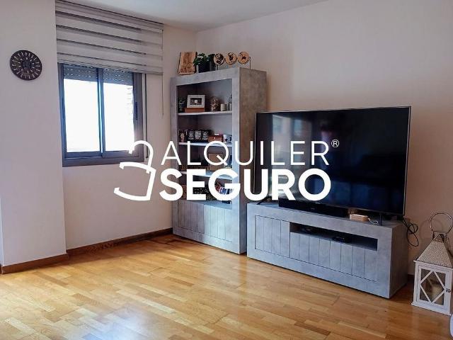 Piso en alquiler en calle Joan Salvat i Papasseit, Sant Boi de Llobregat, de 117 m² 2 habitaciones por 1.400