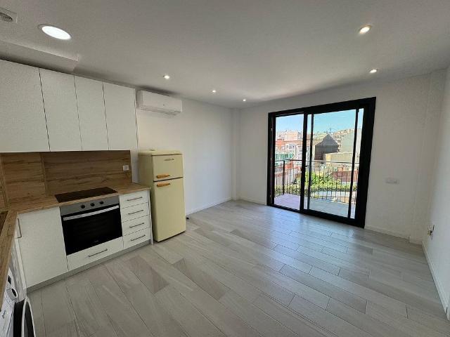 Piso en alquiler en calle Joaquin Costa de, Terrassa, de 36 m² 1 habitación por 900