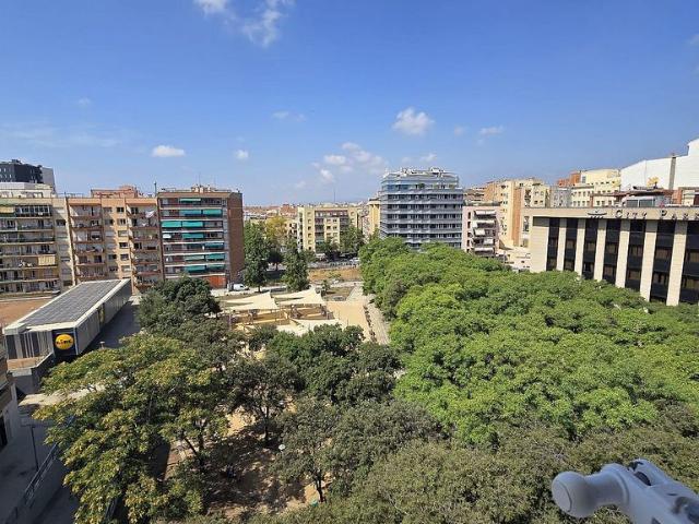 Piso en alquiler en calle Josep Tarradellas, Barcelona, de 90 m² 3 habitaciones por 1.373