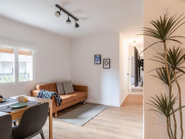 Piso en alquiler en calle Josep Tarradellas i Joan, Hospitalet de Llobregat, L´, de 70 m² 4 habitaciones por 1.890