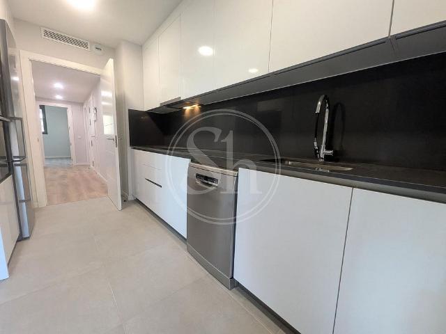 Piso en alquiler en calle Las Rosas, Esplugues de Llobregat, de 74 m² 3 habitaciones por 2.100