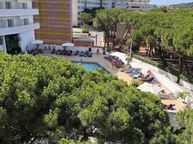 Piso en alquiler en calle Lleida, Castell Platja d´Aro, de 98 m² 2 habitaciones por 1.359