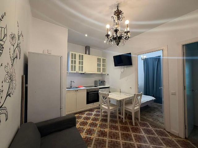 Piso en alquiler en calle Padilla, Barcelona, de 35 m² 2 habitaciones por 1.400
